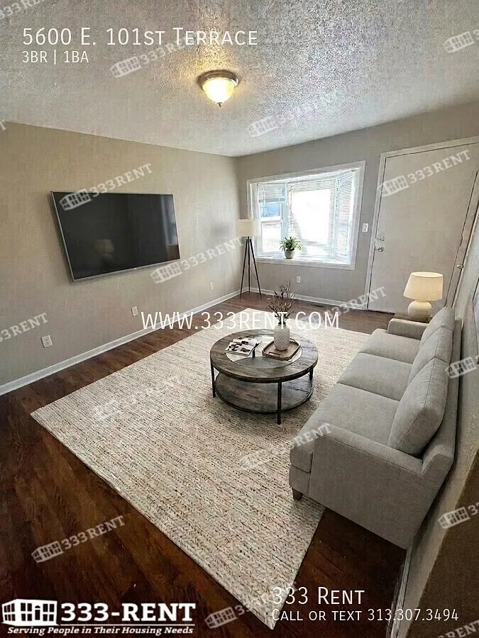 3 bed, 816 sqft, $1,345 — Photo 2