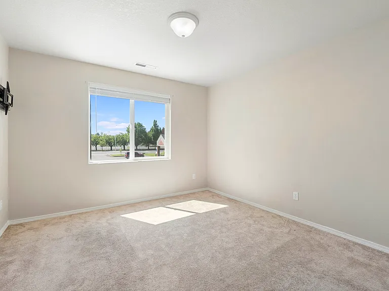 1639 SW Wright Pl — Photo 22