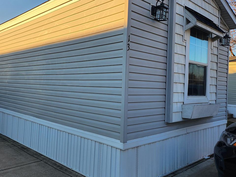 1st image of 13 Ellen Dr #13