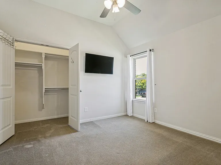 531 Catherine Ln — Photo 11