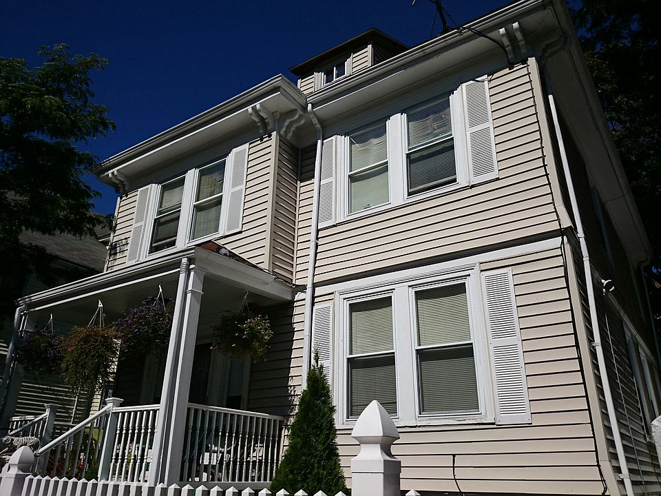 2nd image of 16 Holiday St