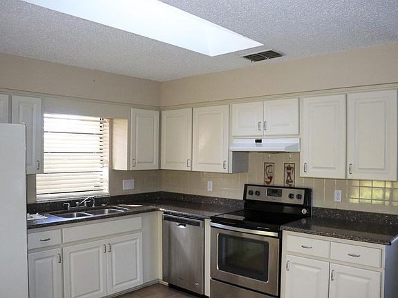 2nd image of 215 Beach Ln #B