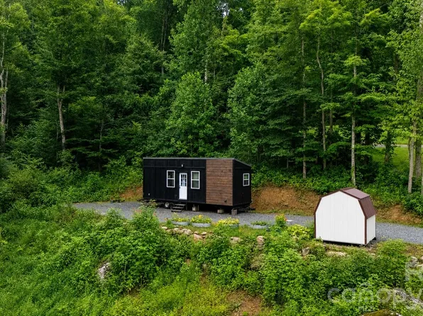 291 White Dogwood Ln, Bakersville, NC 28705