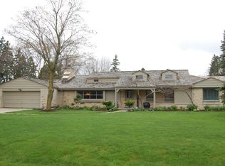 7861 N Fairchild Rd, Fox Pt, WI 53217