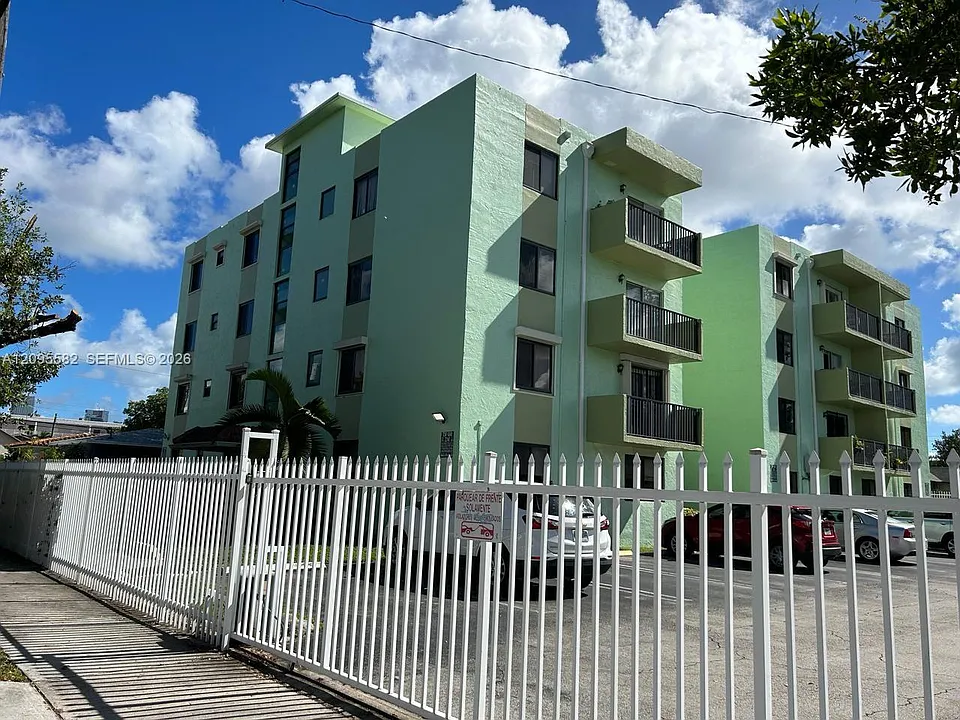 1530 SW 2nd St #104