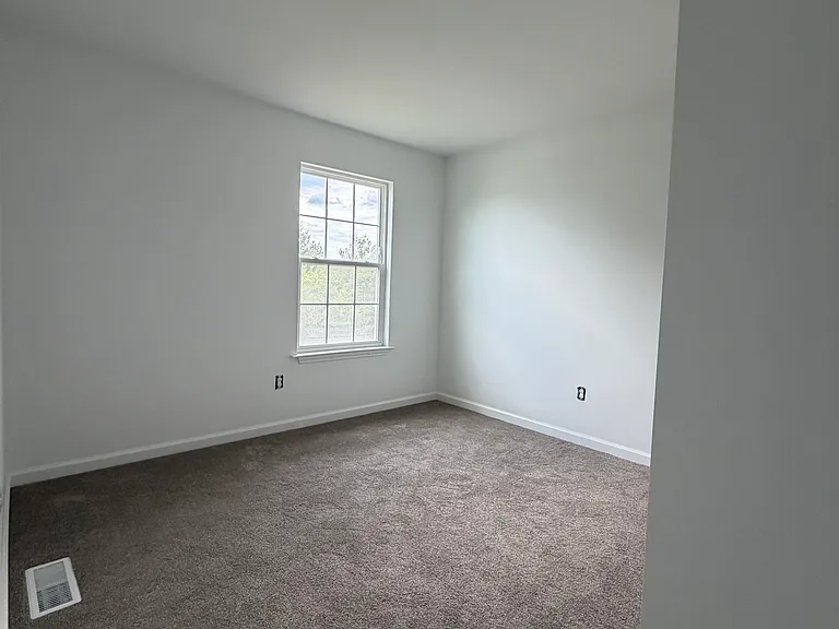 121 Westover Dr — Photo 24