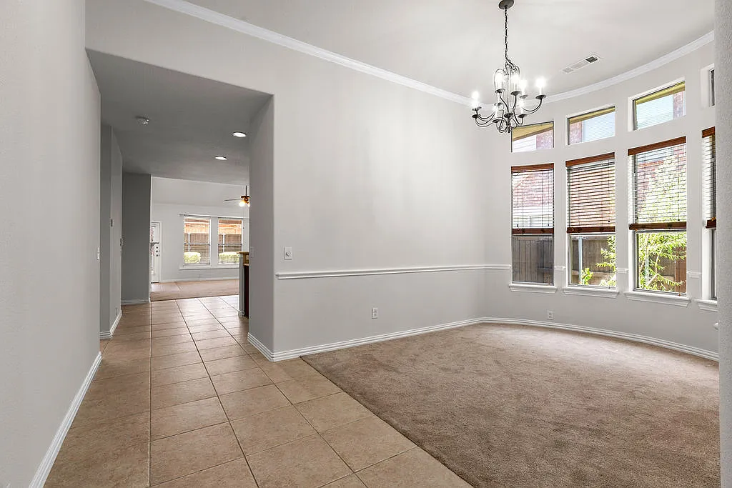 4 bed, 2094 sqft, $2,900 — Photo 4