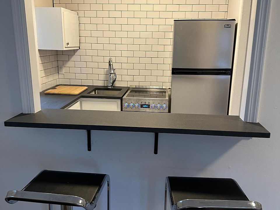 1st image of 625 Meadow St Floor 2