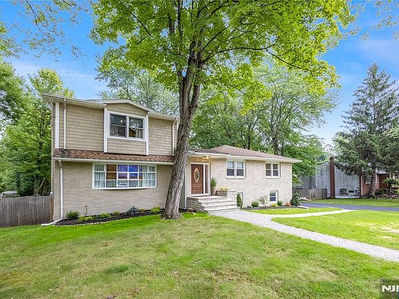 4th image of 254 Ruckman Avenue
