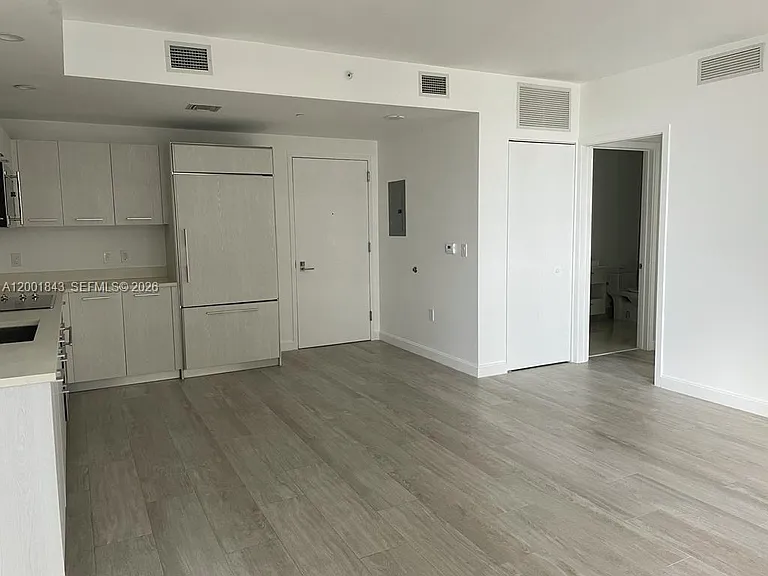 55 SW 9th St #3102 — Photo 4