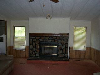 LR w/fireplace