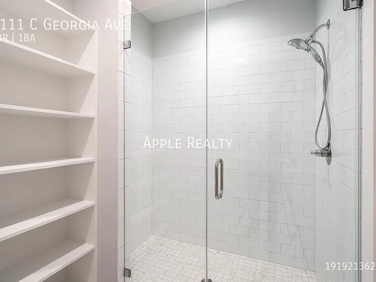 1111C Georgia Ave — Photo 10