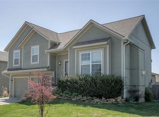 557 E Pawnee Ln, Gardner, KS 66030