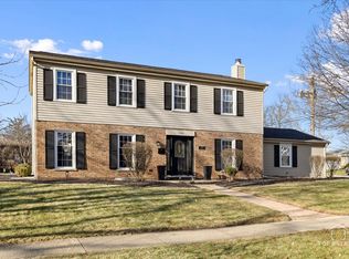 1006 Apple Ln, Lombard, IL 60148