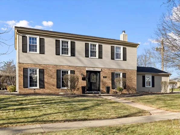 1006 Apple Ln, Lombard, IL 60148