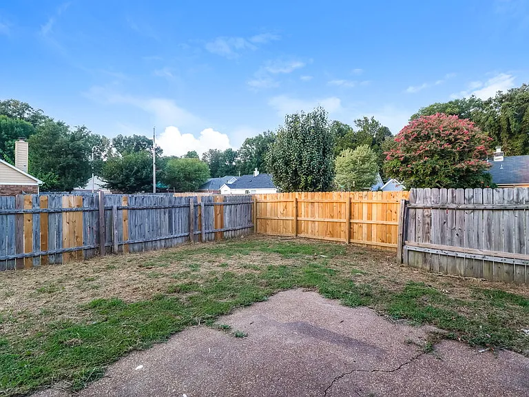 1812 Black Bear Cir E — Photo 17