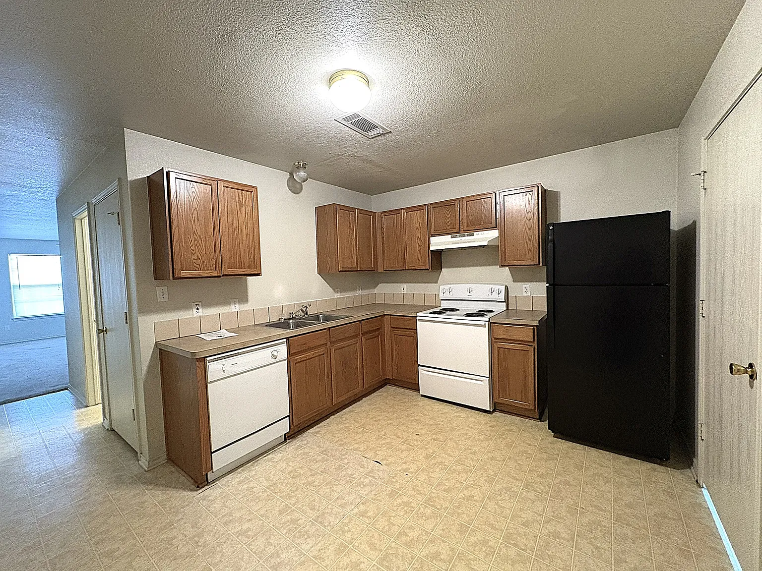 2 bed, 2.5 bath, 1144 sqft, $825 — Photo 4