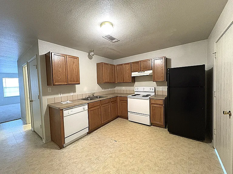 152 Ryan Cir #B — Photo 4