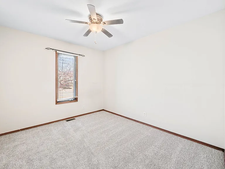 1814 N Redbarn Ln — Photo 11