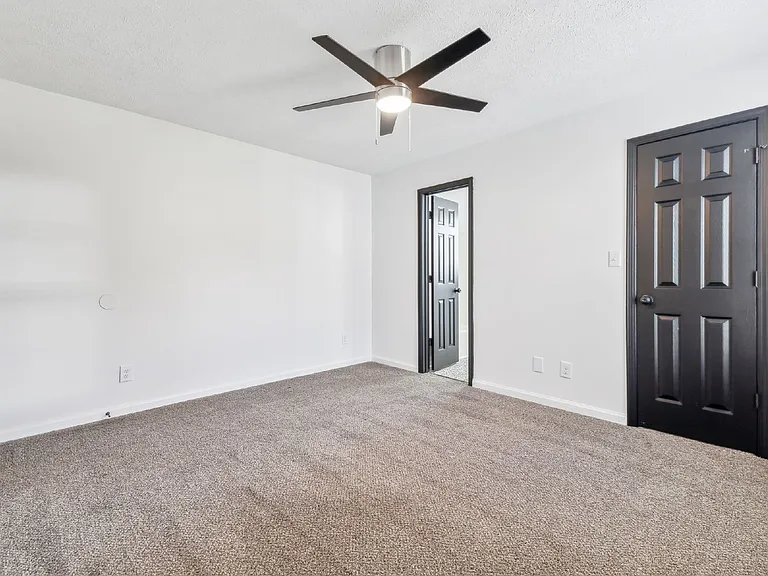 1824 Cottingham Ct — Photo 27