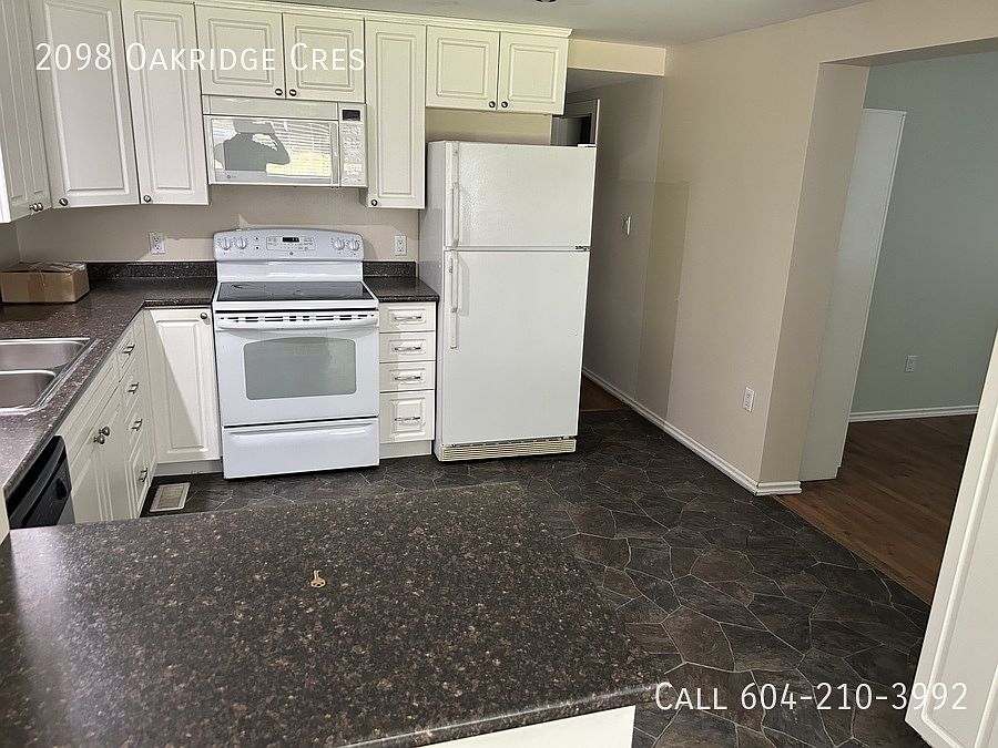 1st image of 2098 Oakridge Cres