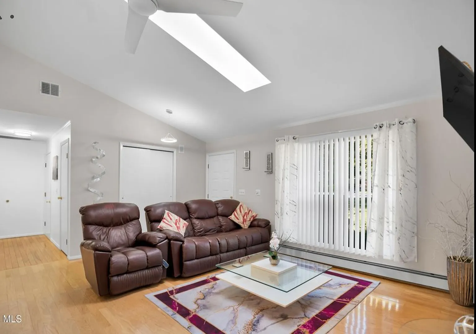 2 bed, 1345 sqft, $2,250 — Photo 3