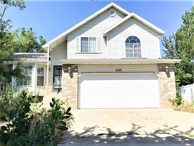 1523 N 275 W