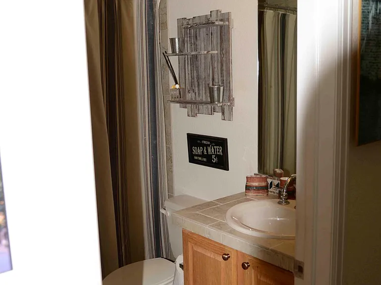 Bathroom third floor