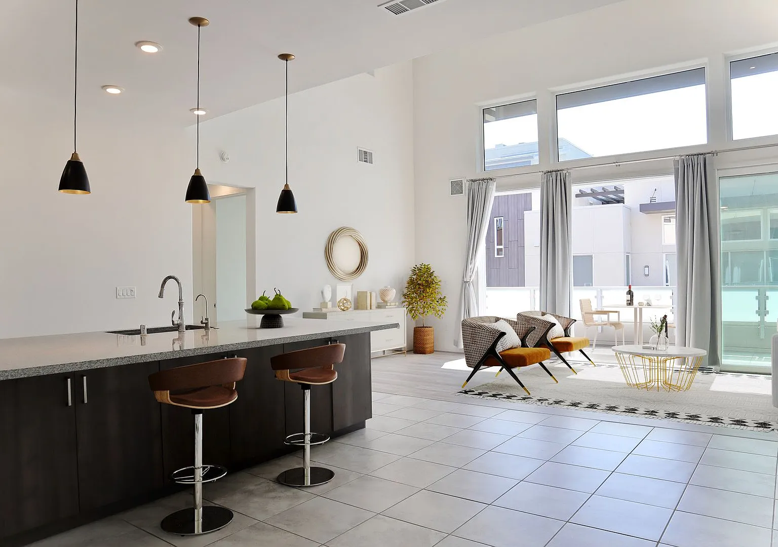Gorgeous penthouse condo in South Fremont Resort Like Amenities & Pet Friendly! — Photo 2