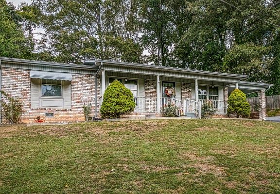 3rd image of 805 Burwind Ct