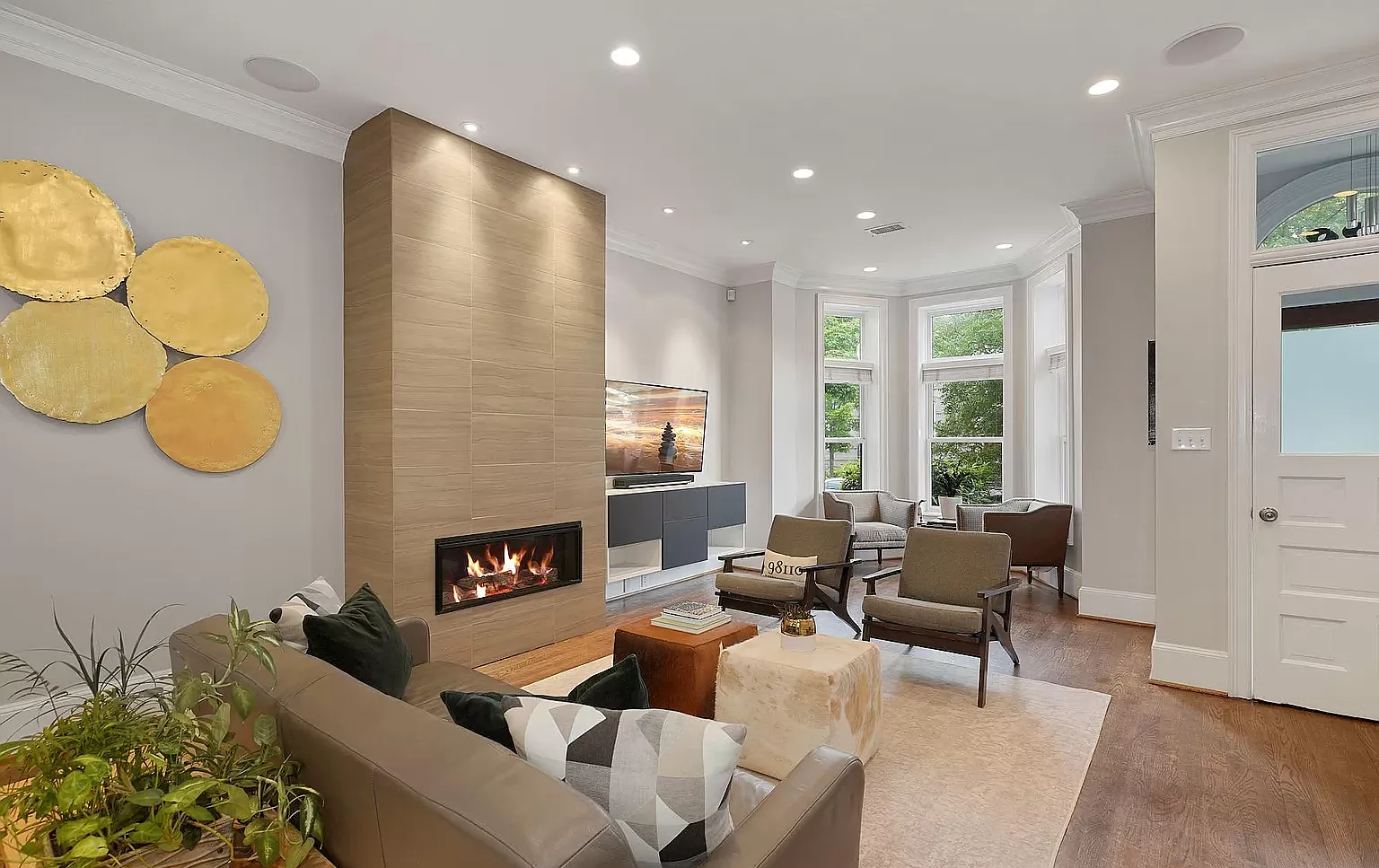 5 bed, 4.5 bath, 3313 sqft, $9,400 — Photo 1