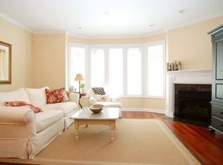 3155 N Honore St, Chicago, IL 60657