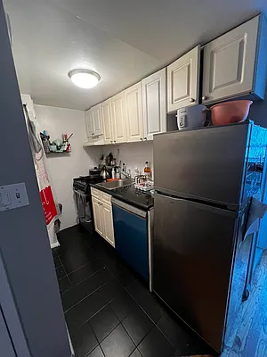 Rented by Salon Realty Corp | media 6