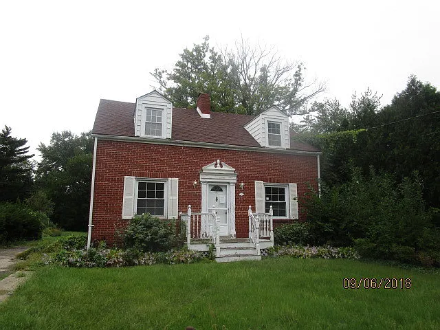 0S472 Summit Ave photo 1