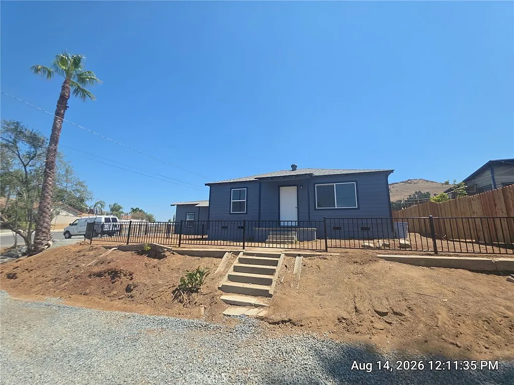 2 bed, 575 sqft, $2,500 — Photo 2