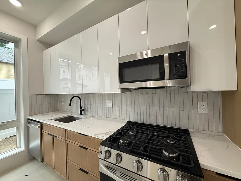 40 Lembeck Ave #104A — Photo 7