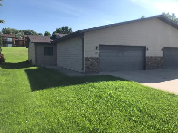1020 W Pleasant Dr, Pierre, SD 57501