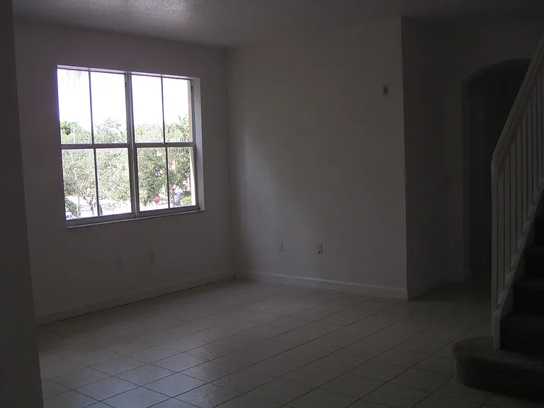 1016 Shoma Dr — Photo 6