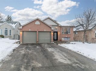 12 Webb St, Barrie, ON L4N6V2