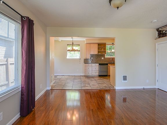5th image of 530 22nd St NE