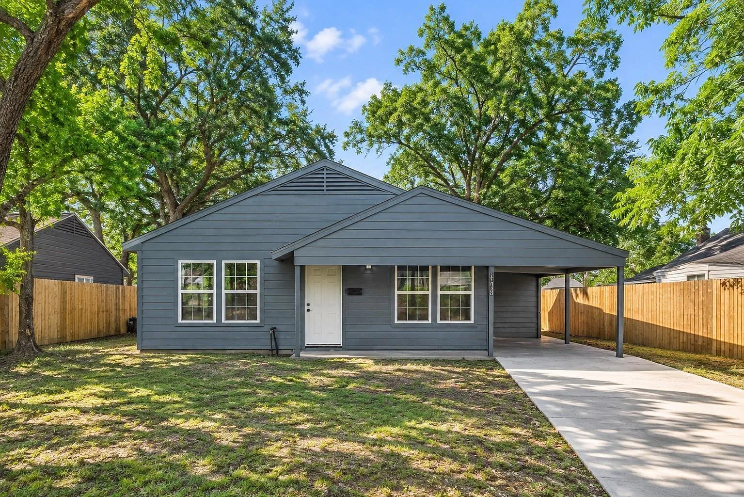 3 bed, 1.0 bath, 957 sqft, $1,600 — Photo 1