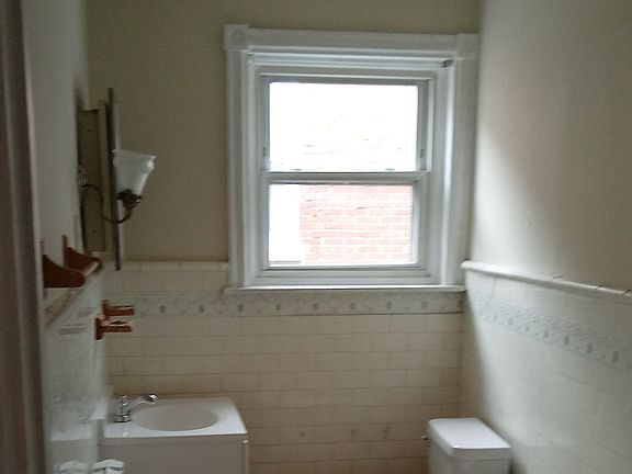 Main Bathroom with Claw tub