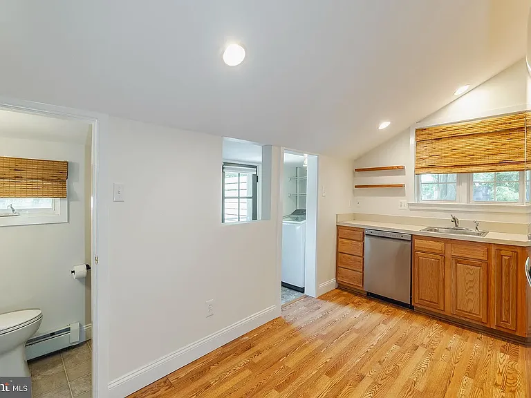 133 S Main St — Photo 3