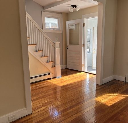 5th image of 947 Grove St