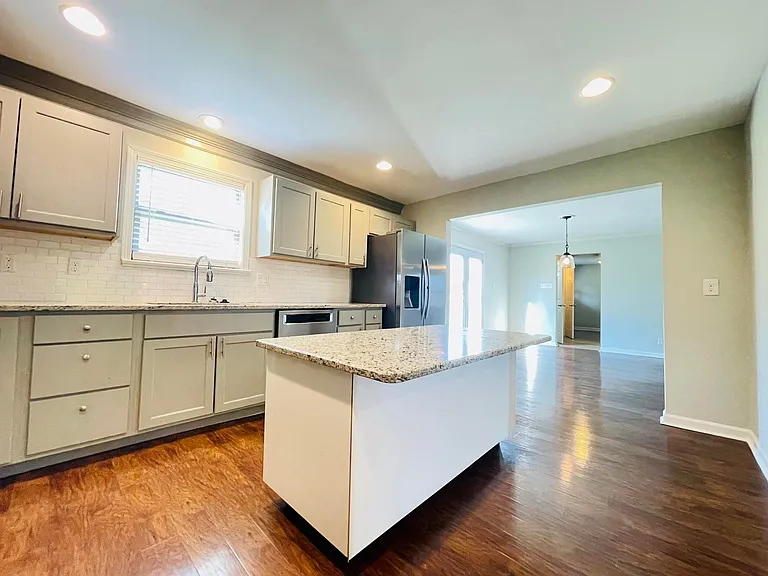 223 Raintree Ln — Photo 10