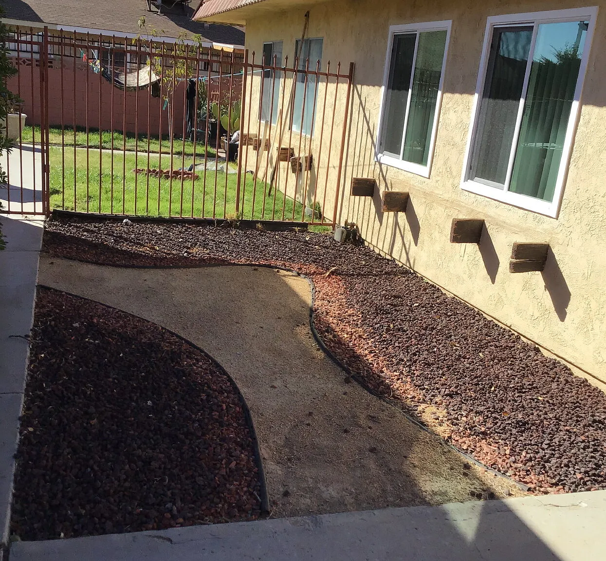 2 bed, 1.0 bath, 832 sqft, $1,595 — Photo 1