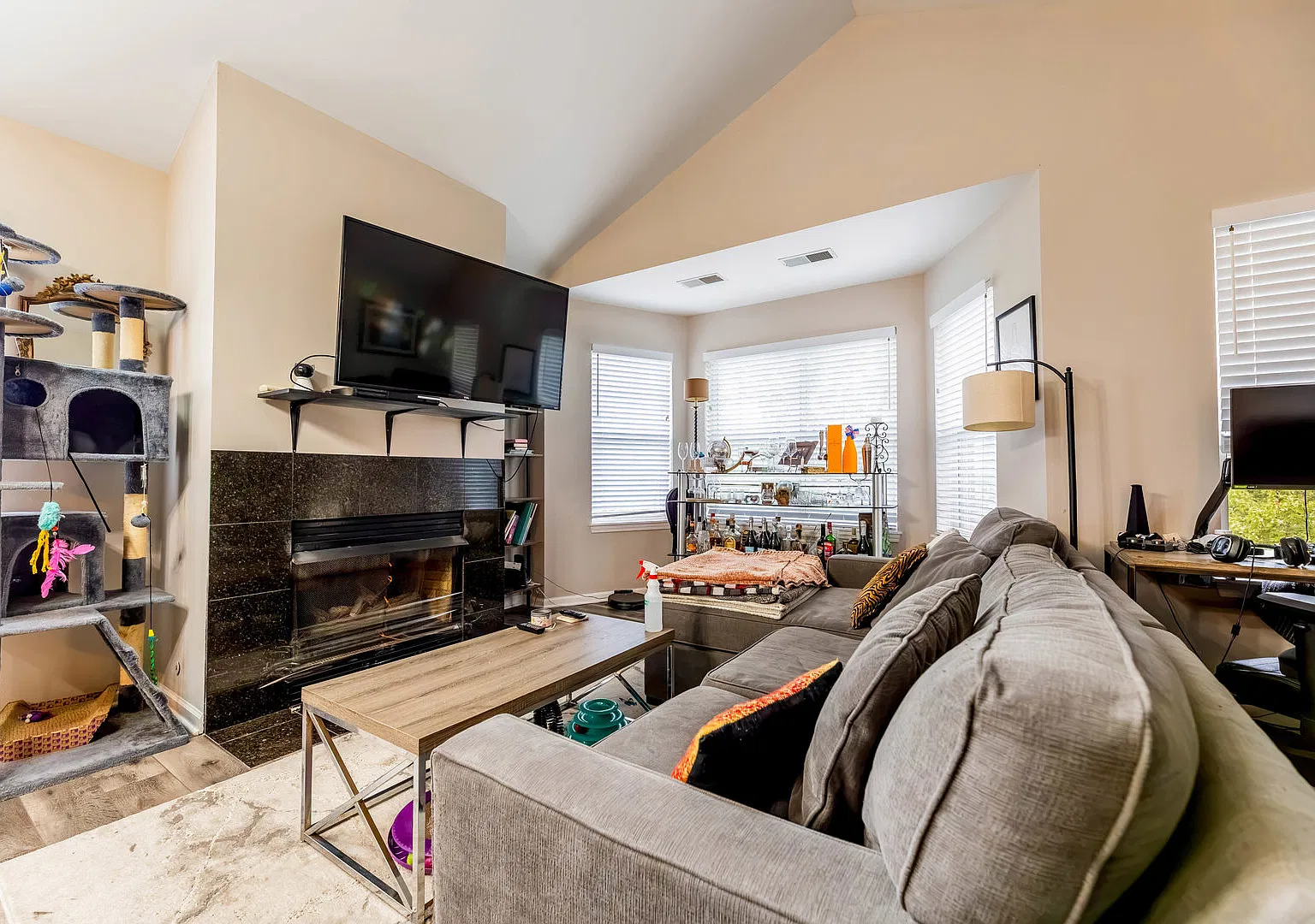 2 bed, 1.5 bath, 1150 sqft, $3,200 — Photo 3