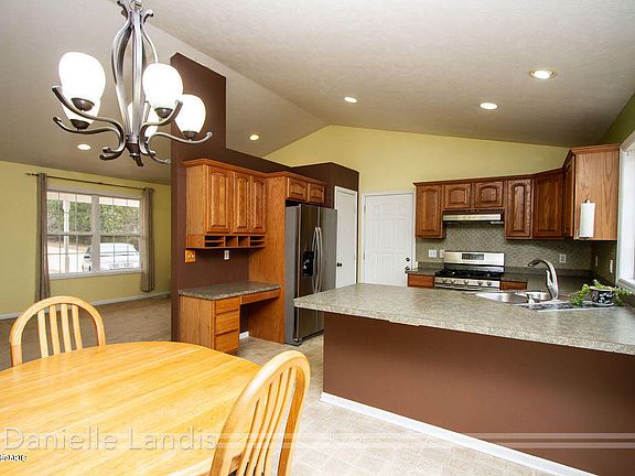 5th image of 2211 Kervine Ct NE