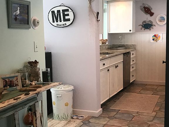 4th image of 31 E Grand Ave APT 52