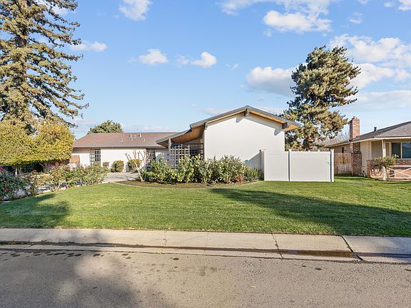 3rd image of 26520 Mulanax Dr
